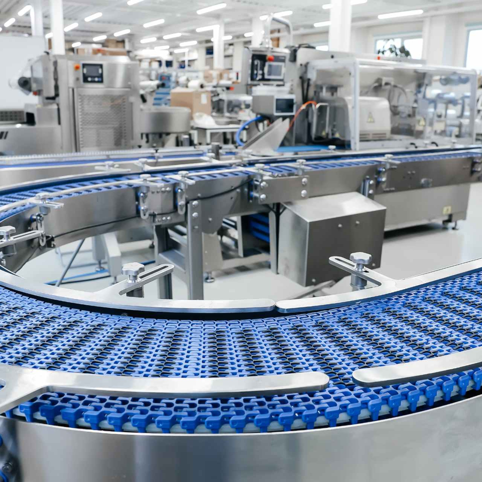 empty-modern-conveyor-belt-of-production-line-par-2023-11-27-05-01-44-utc